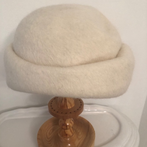 Vintage 1960’s White Fur Felt Hat - Picture 2 of 4